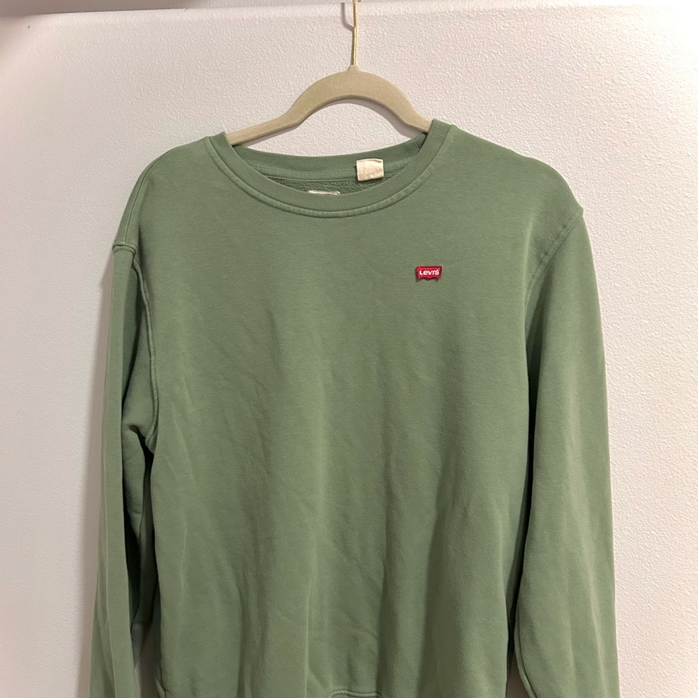 green levi’s crewneck